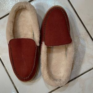 Sanuk women’s rust colored slip ones